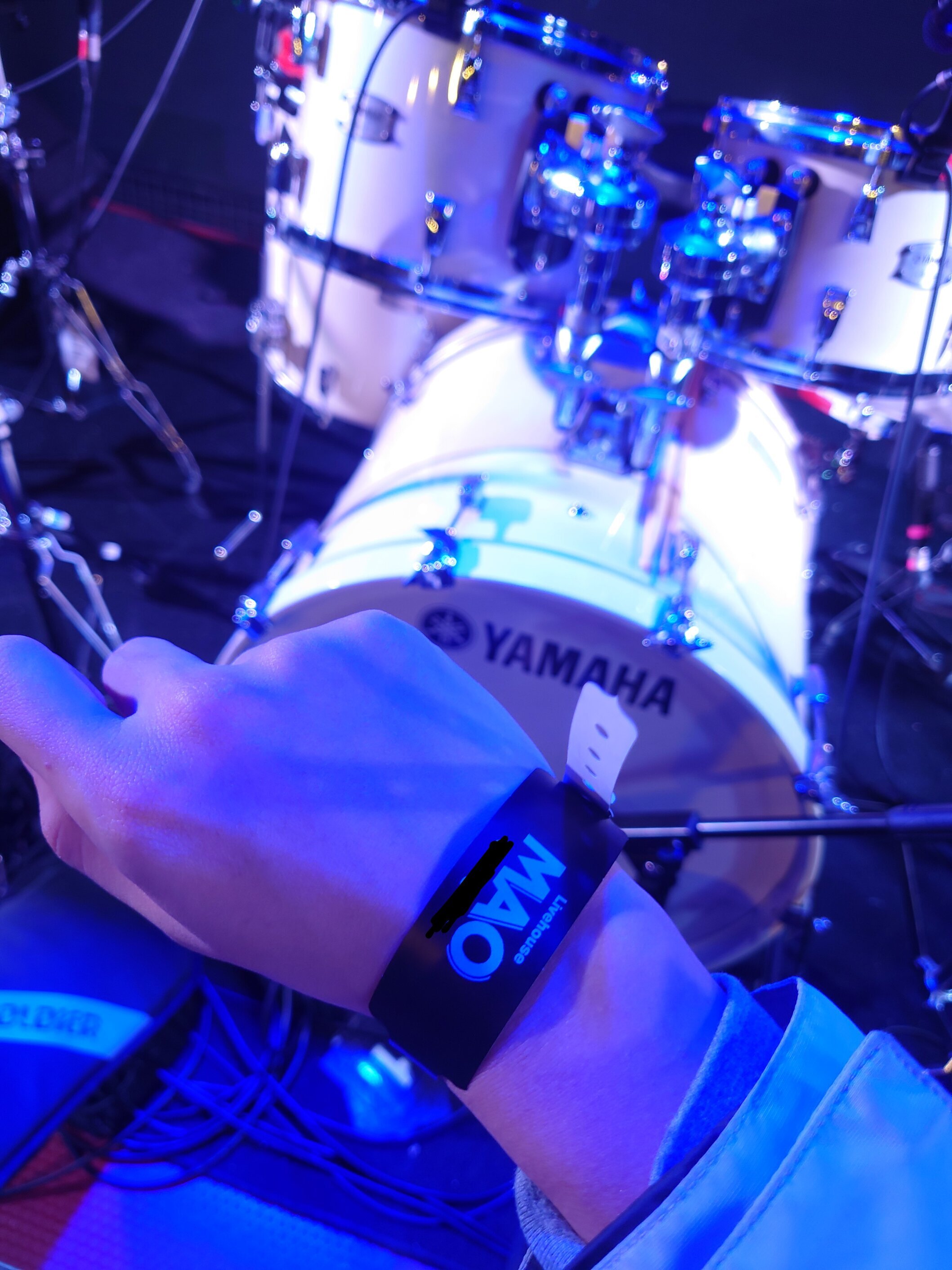 年底的一场 live（友情客串学长乐队的鼓手，所以其实并不太享受）